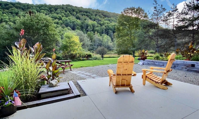 Ellicottville Appartement | «Modernisé et moderne avec un lit king size, 2 acres, 4 couchages»