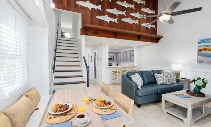 Wilmington Maison | Updated/Resort StyleSleeps-9-Beach-5 min/Pool/Dining/pickle Ball-Prime location