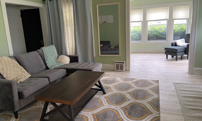 Cleveland Appartement | Updated Unit on a Quiet Street Near Cafes and Restaurants, Cleveland Heights