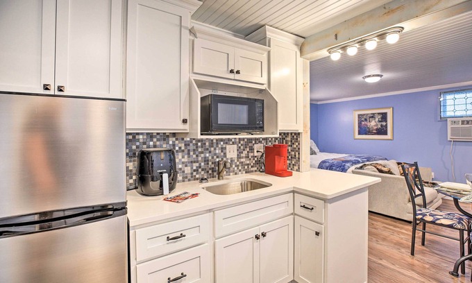 Williamstown Appartement | Updated Williamstown Apartment with Kitchen!