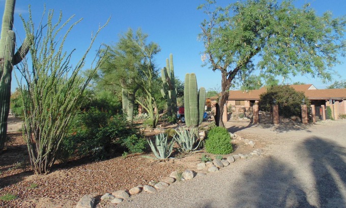 Oro Valley Maison | Upgraded 2,200 sq. ft. House on an acre