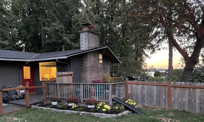 West Hills Cottage | Upper Level Cozy Cottage on Ostrich Bay, minutes from the Seattle Ferry