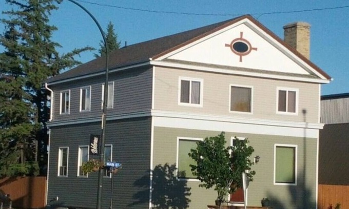 Rivers Appartement | Upper unit with room to bring the whole family.