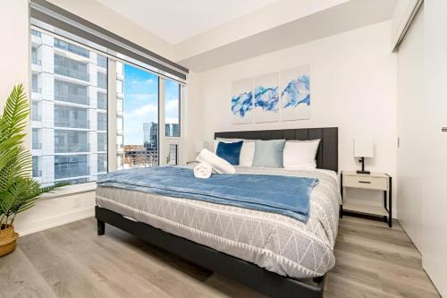 Kitchener Appartement | Upscale 1BR Condo with King Bed and Amazing Cityscape Views