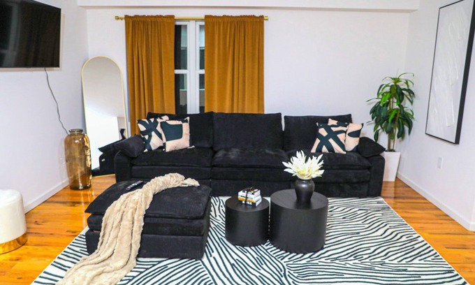 Newark Maison | Upscale 3-bedroom/2.5-bath unit near EWR, NYC, MetLife, Prudential, and more.