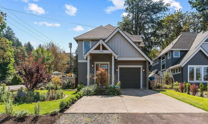 Marylhurst Maison | Upscale and quiet new home in Lake Oswego with amazing Patio