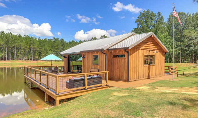 Thomaston Cabine | Upscale Cabin Comfort in Thomaston w/2 Decks!