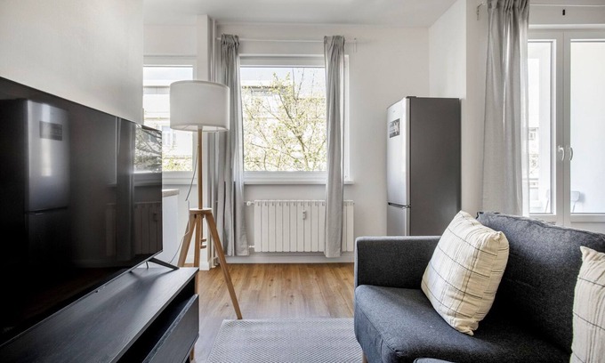 Halensee Appartement | Upscale Charlottenburg Studio nr Adenauerplatz, by Blueground