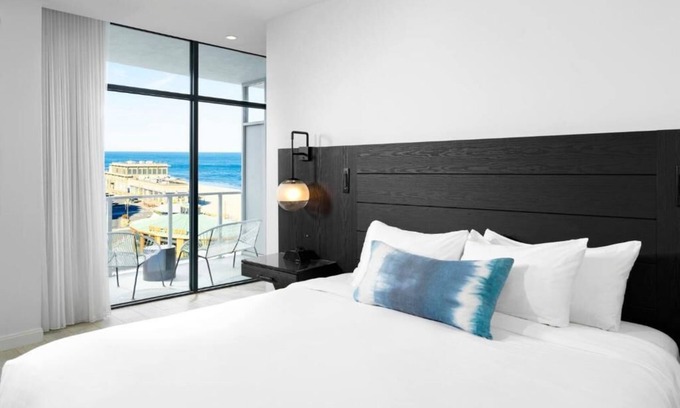Long Branch Hôtel | Upscale Coastal Retreat with Yoga, Fitness & Spa Services w/ Ocean View