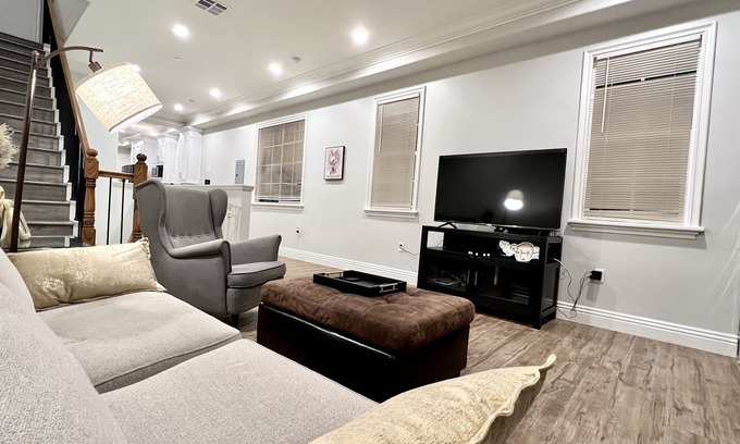 Arcadia Copropriété | Upscale Condo NEW 2 BR ENSuite 2.5 Bath Attached Garage , full amenities