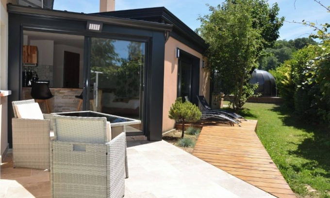 Heyrieux Appartement | Meublé haut de gamme pour 2 personnes 40 m2 : SPA/Sauna/salle de sport/vélos