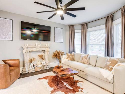 Cleveland Maison | Upscale Home near Downtown Cle, R&R HoF, Beach, Arena