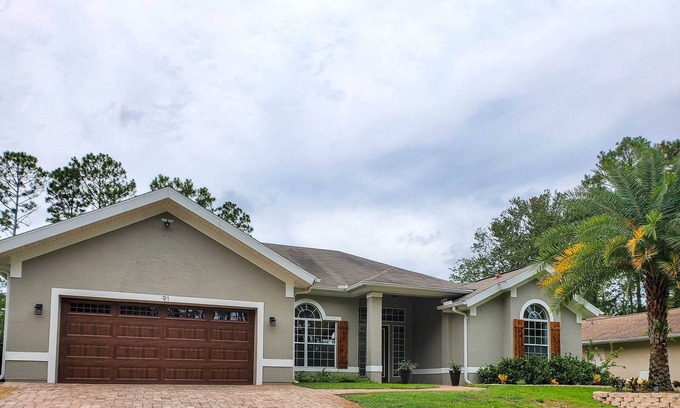 Indian Trails Maison | Upscale Palm Coast Home w/ Pool: 7 Mi to Beaches!