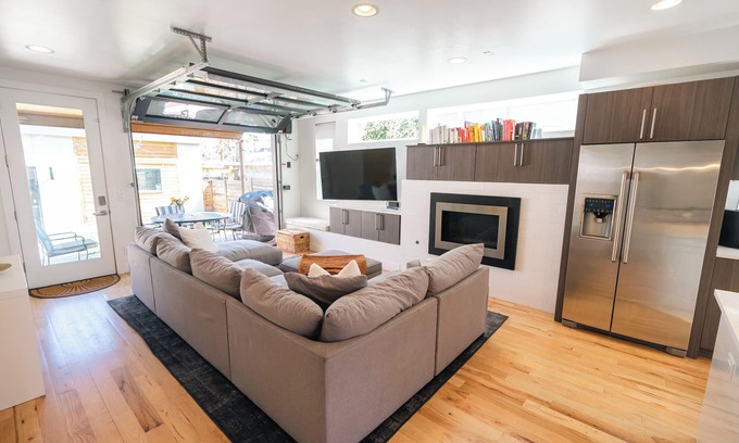Sloan Lake Maison | Upscale Townhome in SloHi, Minutes From Downtown, 4BR, Kid Friendly