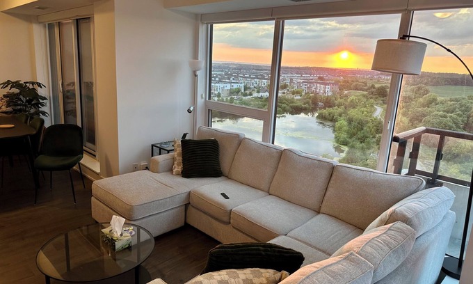 Oakville Copropriété | Upscale Urban Retreat | 2BR/2BA Corner Condo | Longterm Booking 30+ days only