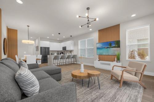 Four Corners Maison | Upstay - Modern Home New Development w Pool