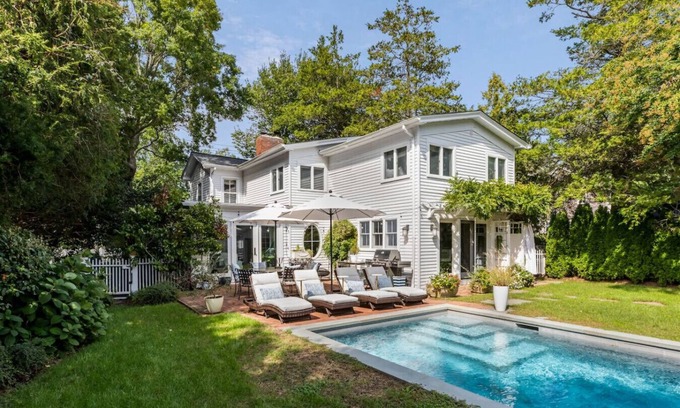 Bellport Maison | Upton House Bellport Village