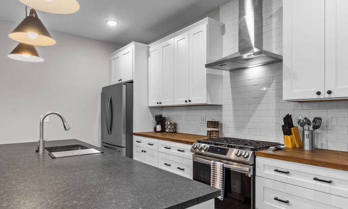 The Gate Maison | 3323: Uptown Elegant Escape by JZ Vacation Rentals