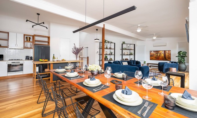 Bomaderry Maison | Uralla House - Urban Bush Retreat, centrally located with 2 Master Bedrooms