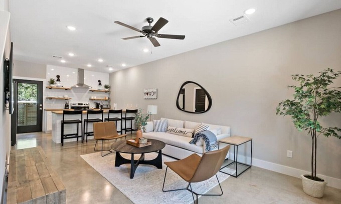 Downtown Maison | Urban Destination Aggieland 112 TX 2BR and 1.5Bath
