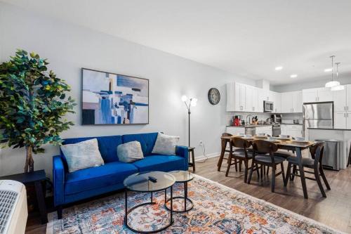 Hackensack River Waterfront Appartement | Urban Elegance: 20 Minutes to NYC (Gym, Laundry)