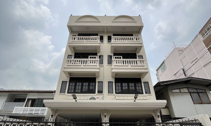 Wang Thonglang Maison | Urban Grace 5 Bedroom Spacious House Prime Location Near BTS Skytrain