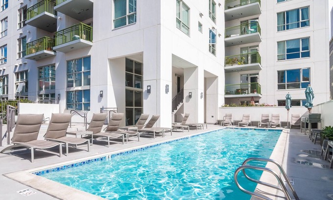 Downtown San Diego Copropriété | Urban Hi-Tech 2 BR Escape in Little Italy~Near Bay, Gas Lamp & Beaches!
