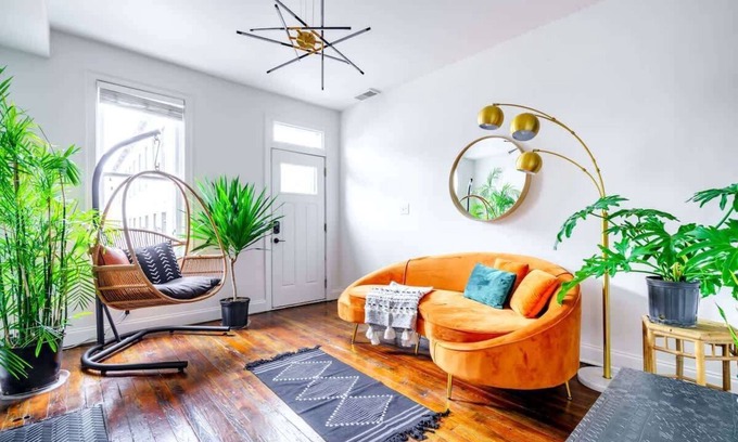 Italian Village Maison | Prime Location - Urban Jungle - Pets - Parking Free