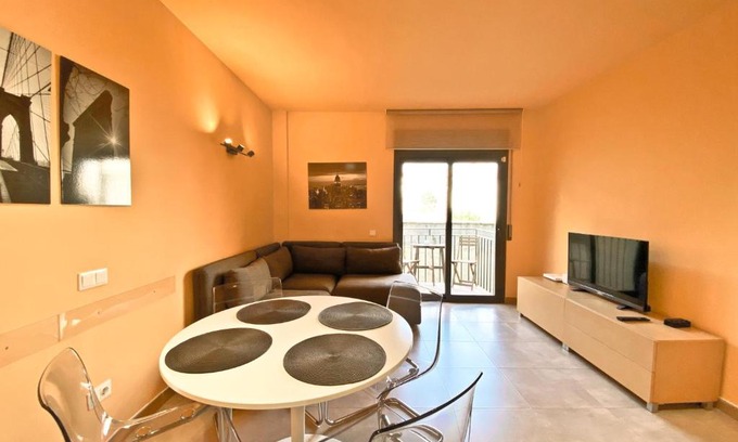 Vic - Remei Appartement | Urban Manresa-City center apartment with balcony