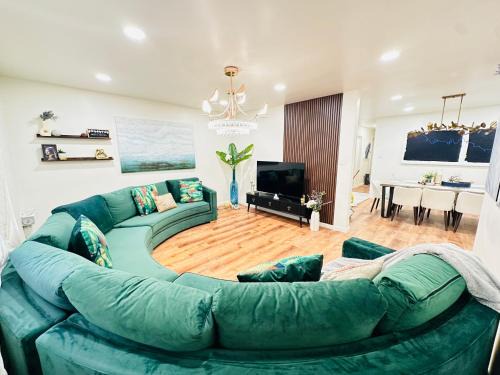 The Heights Maison | Urban Oasis I Stylish Getaway to NYC with Parking