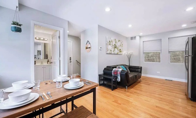 Lower West Side Maison | Urban Oasis in Heart of Chicago