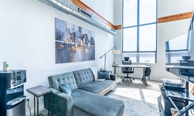 East Passyunk Crossing Maison | Urban Oasis in Philly! Quiet Private Rooftop, 2 workspaces, GARAGE AT REQUEST