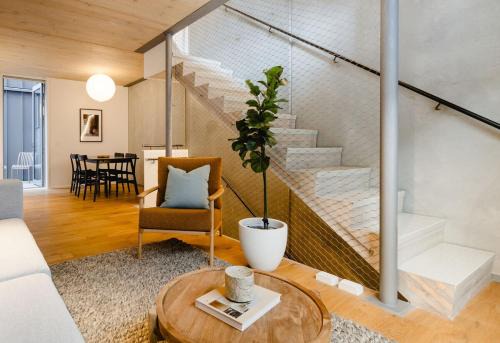 Te Aro Appartement | Urban Oasis - Spacious 3BR Townhouse w Terrace
