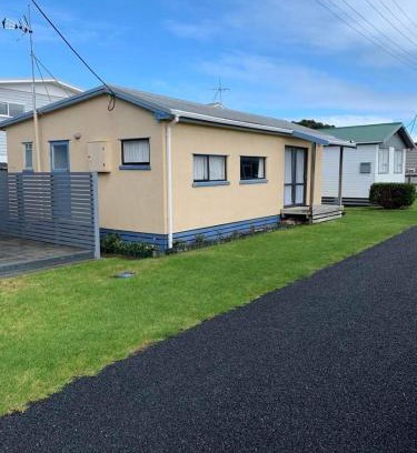 Urenui Maison | Urenui Beach Bach