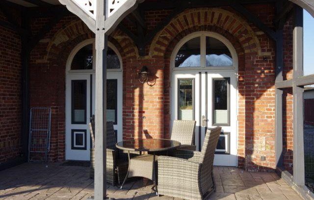 Lauterbach Appartement | Urlaubsbahnhof-Wartehalle