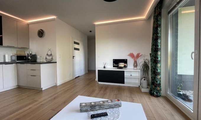 Rumia Appartement | Uroczy Apartamet z Ogródkiem i widokiem na naturę,