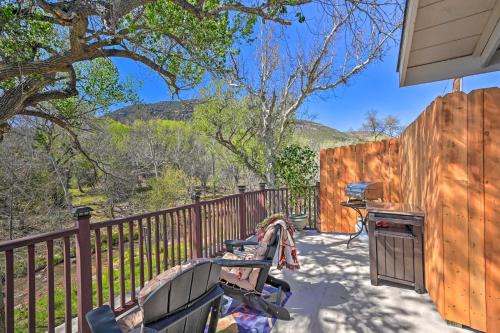 Payson Appartement | Riverside Tree House Suite with Balcony and Grill