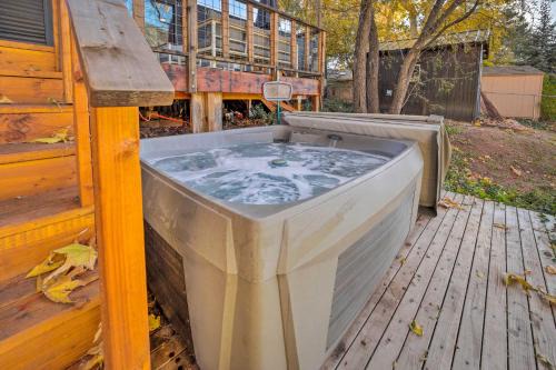 Payson Maison | Hot Tub and Deck Waterfront Escape in Payson!