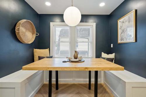 Clintonville Appartement | Close to OSU Rooftop Patio Grill & Outdoor TV