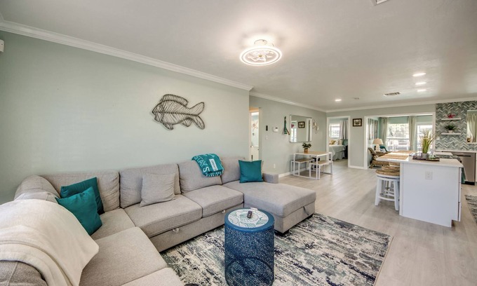 Burnt Store Maison | Waterfront Island Paradise-Entire Home on Gulf Access Canal