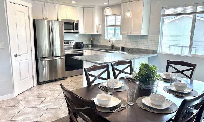 North Salt Lake Maison | Utah Haven - 4-Bed - 12 Mins to Airport/Downtown