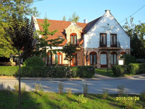 Diosgyor Maison | Várkert Panzió