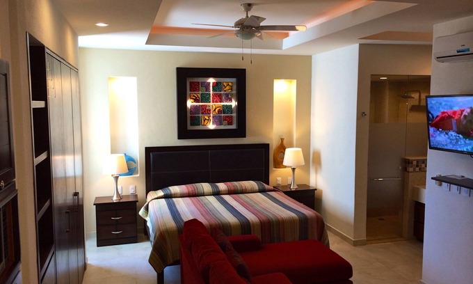 Emiliano Zapata Appartement | V399! Nouveau condo moderne dans le coeur de la vieille ville, 'Casa del Rey'