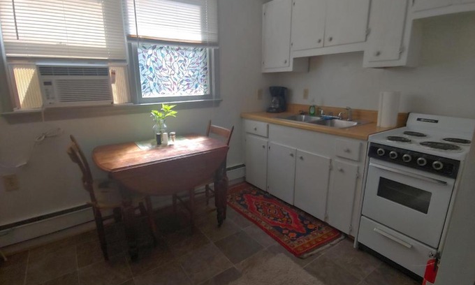 Northwest Appartement | Va Beach Zen tree house style studio F