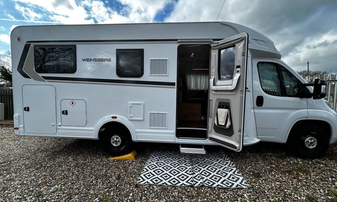 Heaton Maison | Vaaroom London Explorers' Pod