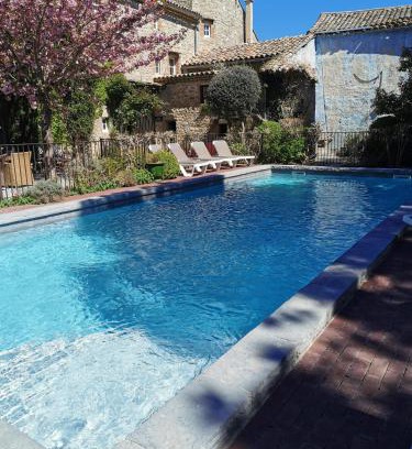 Saint-Cesaire-de-Gauzignan Maison | Vacances chez l'antiquaire 15 personnes 10 chambres