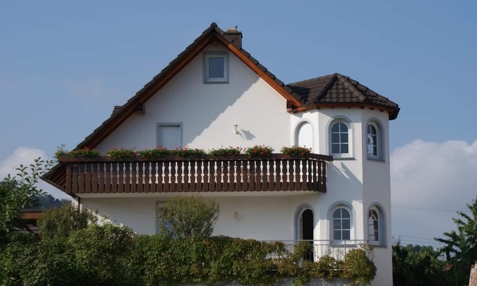 Oberrotweil Appartement | Vacation apartment for 4 people with balcony and view of the vineyards