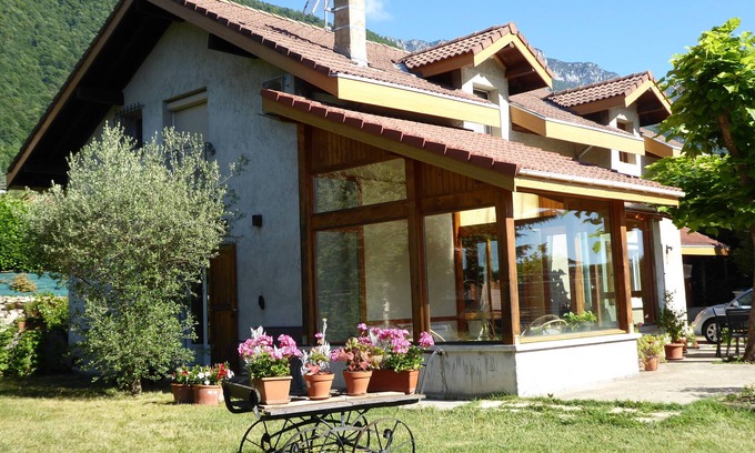 Saint-Vincent-de-Mercuze Maison | Vacation home rental in the mountains. Dogs welcome.