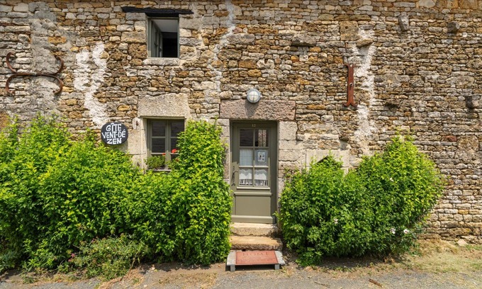 Saint-Juire-Champgillon Maison | Vacation Home "Gîte - Vent Dé Zen" with Private Terrace
