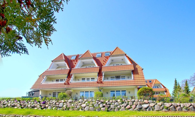 Breege Appartement | Vacation apartment near the harbor with balcony and sea view - Hafenhäuser Breege FeWo 14
